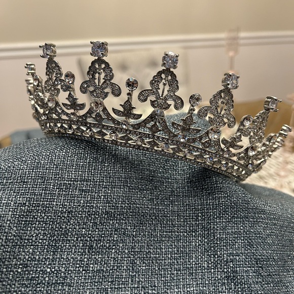 Bridal Crown Headpiece - Picture 2 of 4